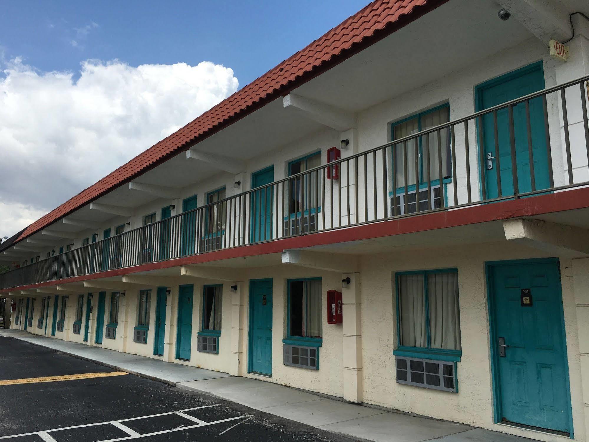 Clearwater Inn Safety Harbor Exterior photo